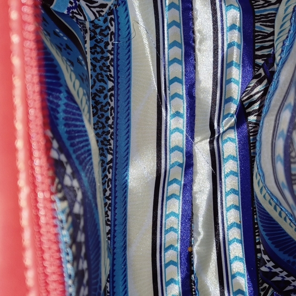 Republic Classic Handbag, 8" x 7" x 4", NEW, Red - Picture 4 of 7